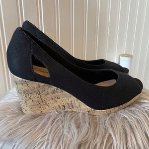Black wedges